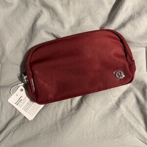 Lululemon Everywhere Belt Bag – Burgundy – Unisex – One Size